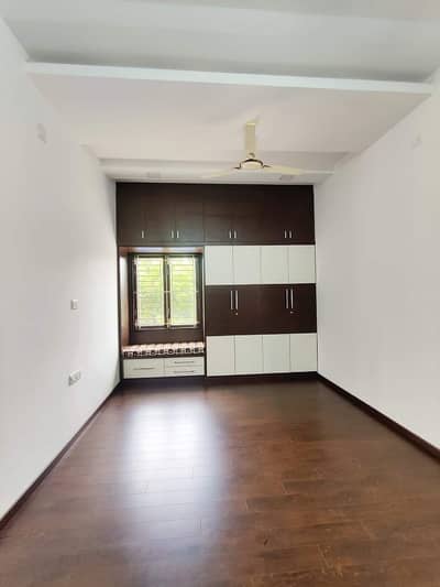 400 Yard Double Storey Bungalow Top location Neat And Clean Bangalow Near Aohs, Dohs, National Stadium