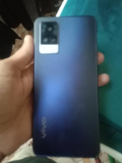 Vivo V21