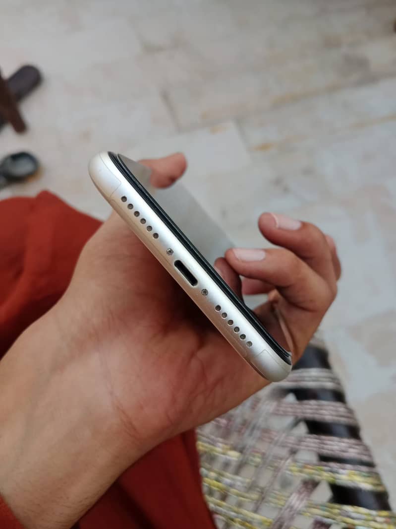 Apple iPhone 11 5