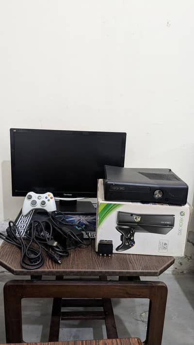 Xbox 360 slim 48 pre installed games and all accessories