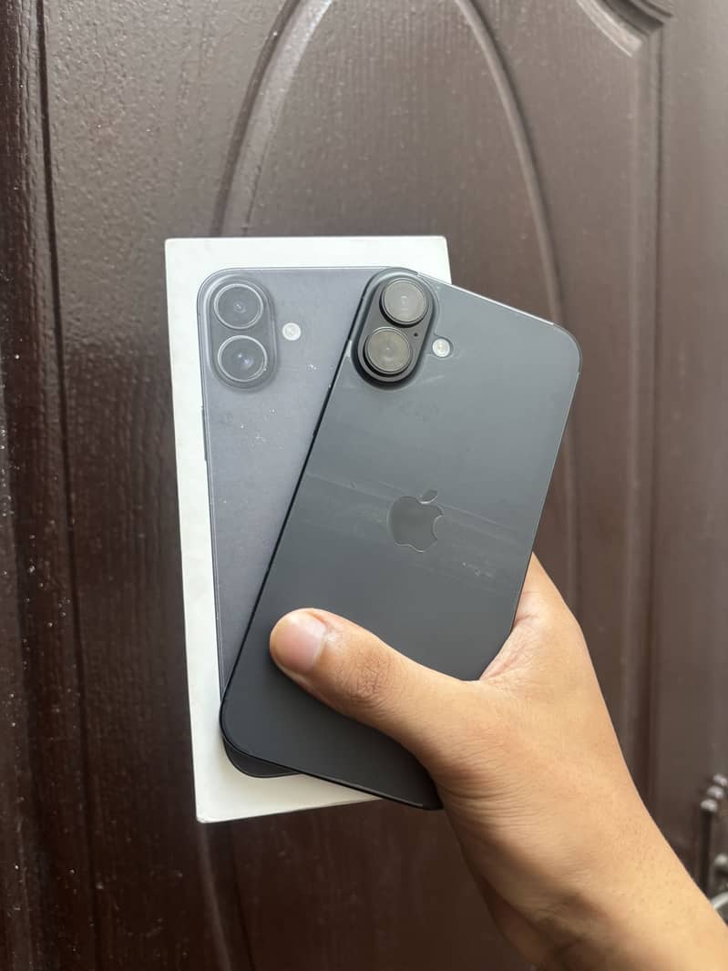 Apple iPhone 16 Plus 0