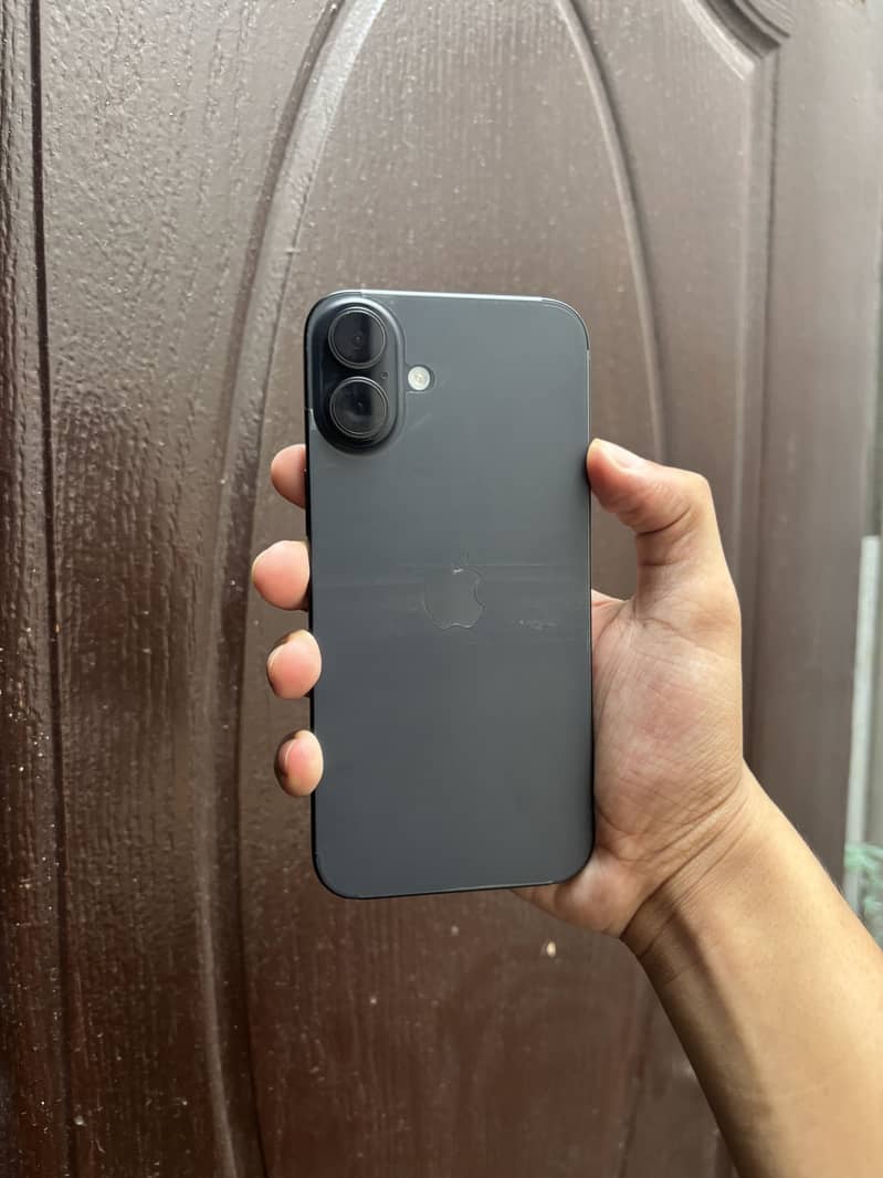 Apple iPhone 16 Plus 1