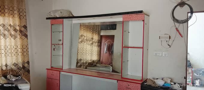 Beauty parlor counter