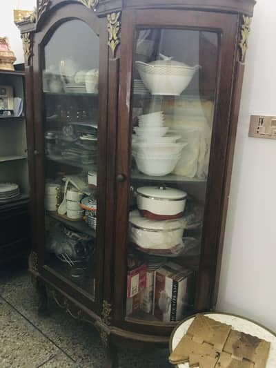 Showcase made of 100% sheesham wood