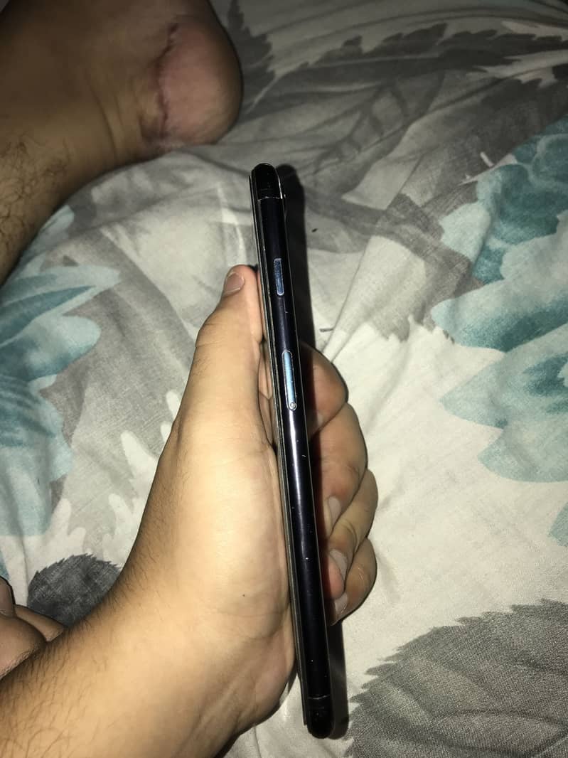 Apple iPhone 7 Plus 3
