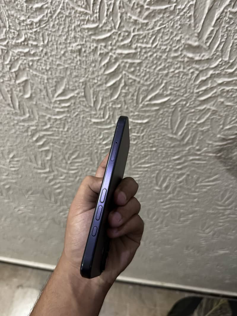 iPhone 16 3