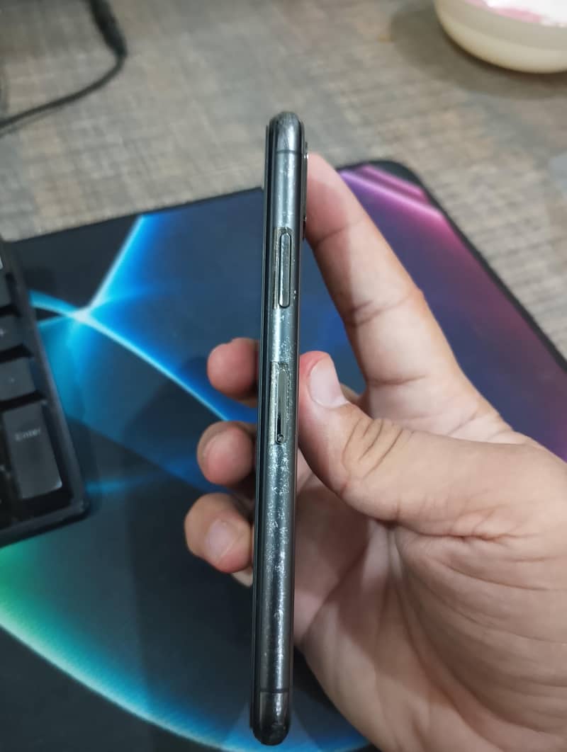 Apple iPhone X 4