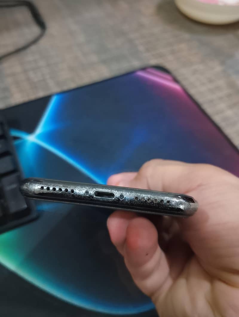 Apple iPhone X 5