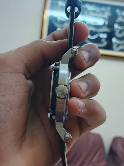 Gucci condition 10/9.5 Phone number 03313419683