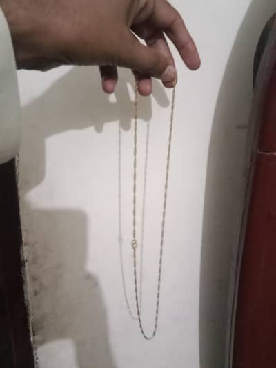 A gold chain for sale with good cndition. 1 tola+