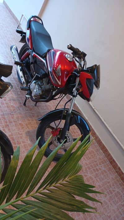 Honda CB125f Brand New condition with brand new battery