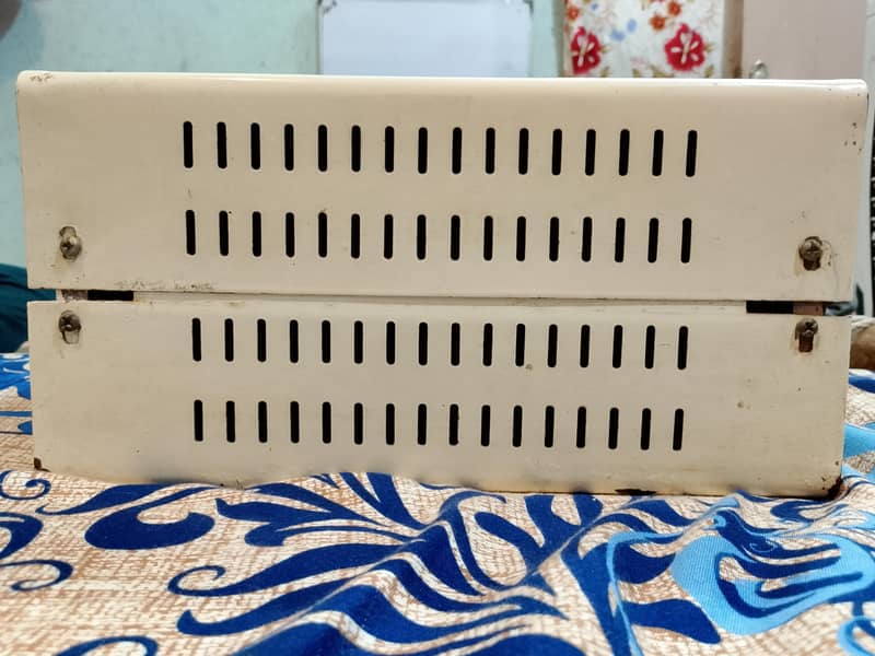 Philips 2500VA Automatic Voltage Stabilizer 2