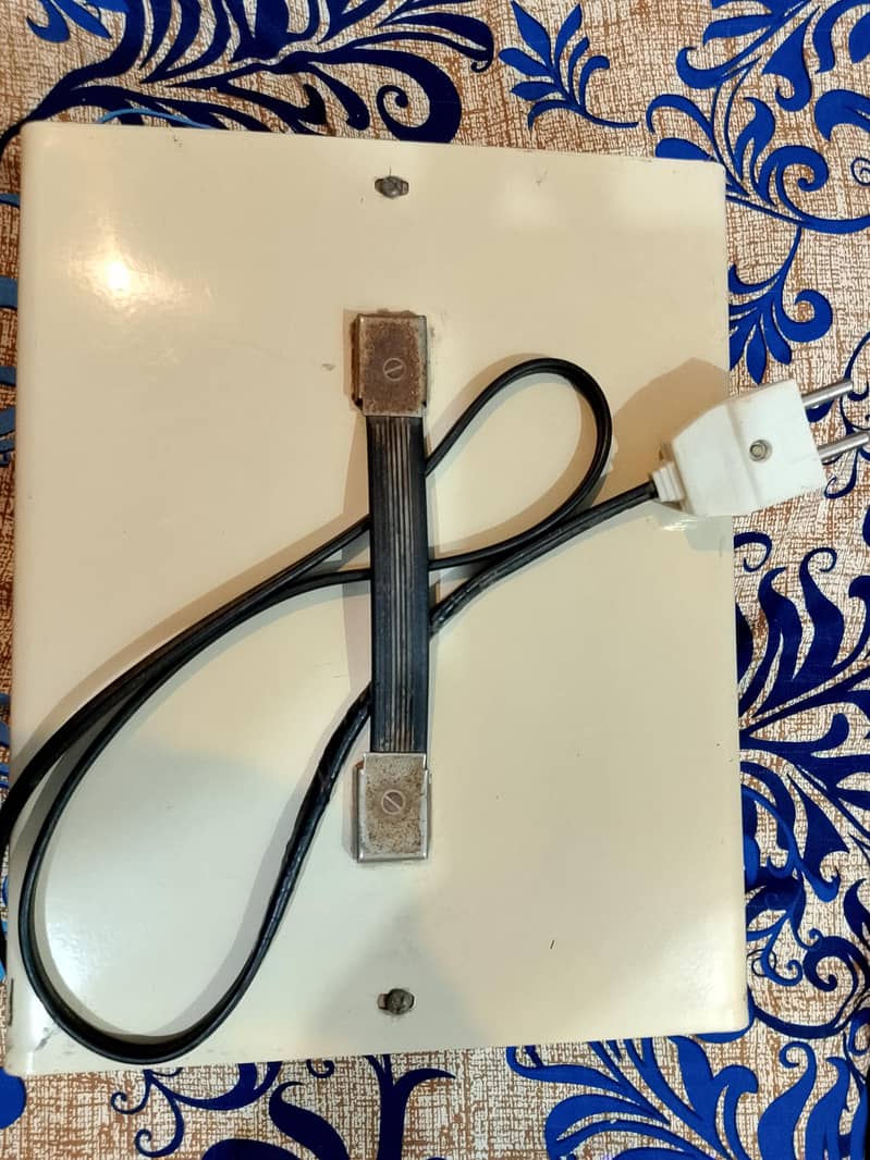 Philips 2500VA Automatic Voltage Stabilizer 4