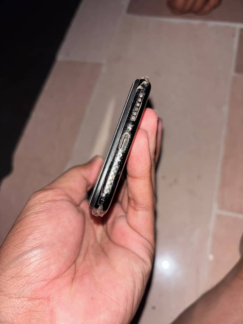 Apple iPhone X 4