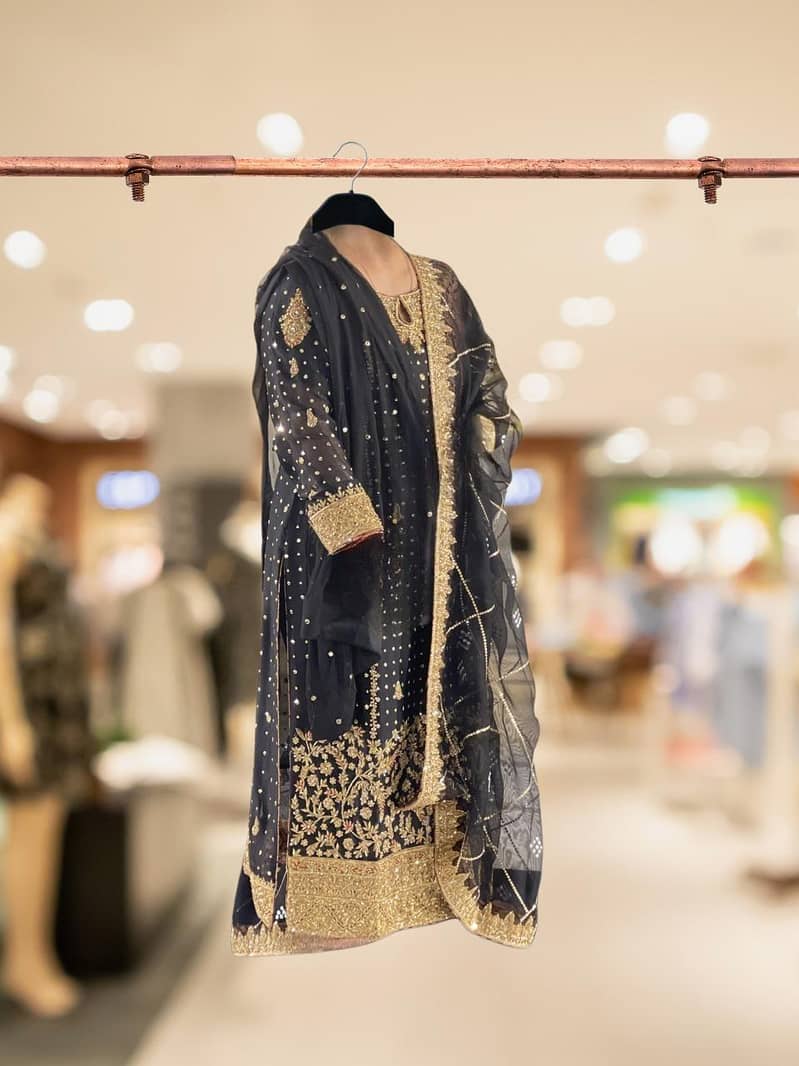 لیڈیز بوتیک میں اری اور سلمہ ستارہ کے کاریگروں کی ضرورت ہے 0