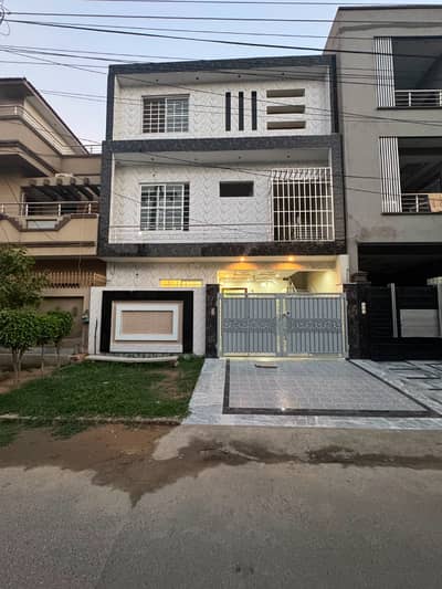 HOT LOCATED 5 MARLA BRAND NEW HOUSE
