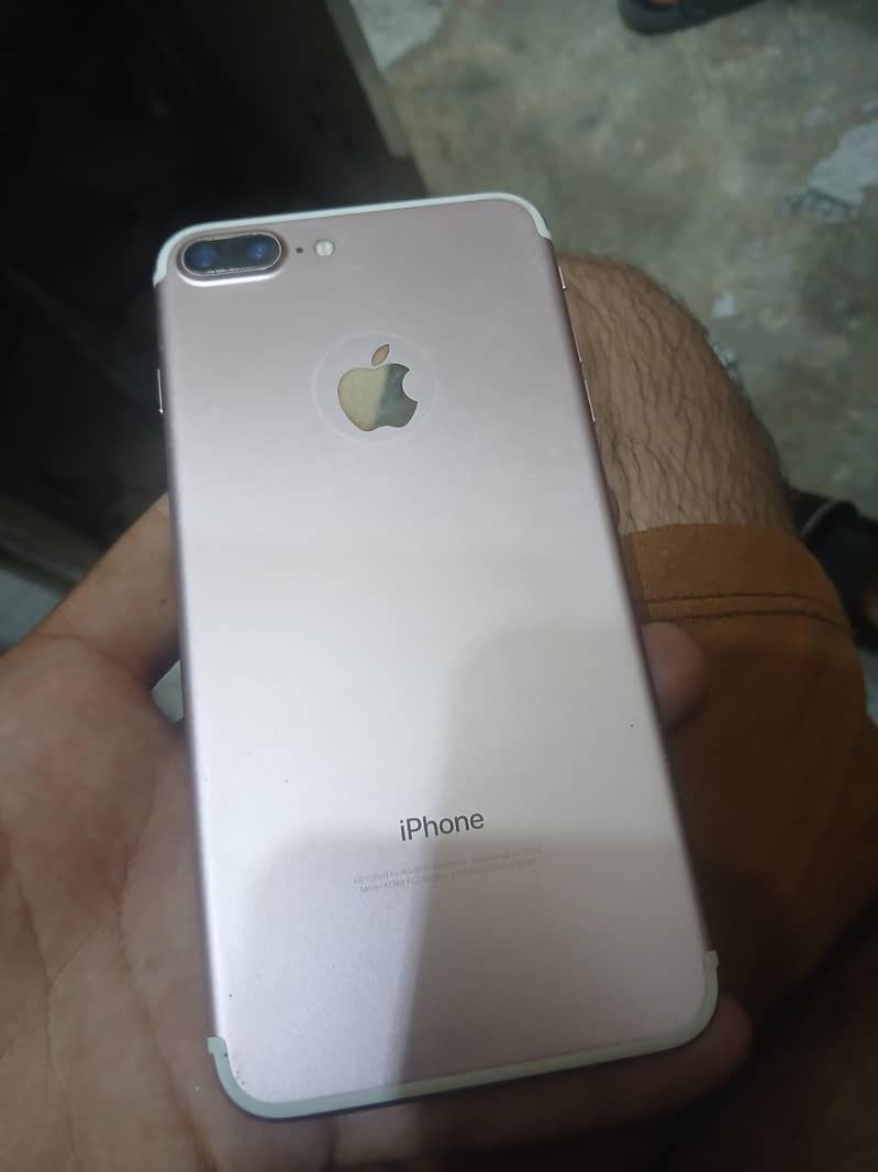 Apple iPhone 7 Plus 1