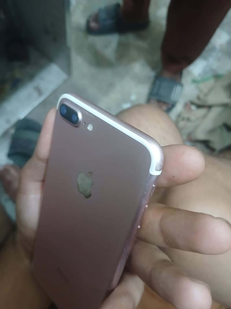 Apple iPhone 7 Plus 3