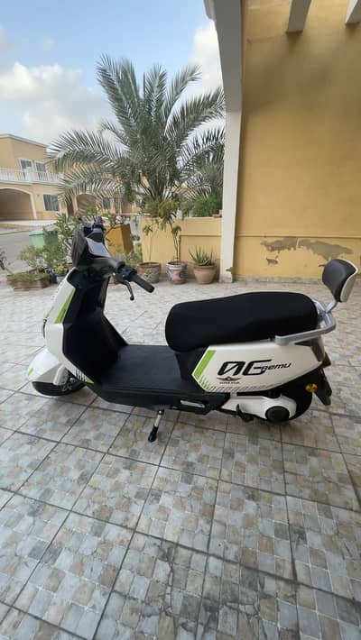 Superstar Remu NG EV Scooter