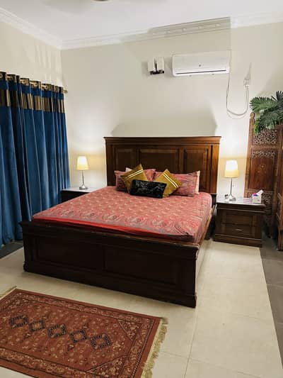 King Sized Bed Set & Master Foam Mattress (8 inches)