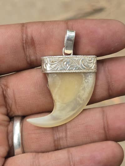 100% ORIGNAL LION NAIL PENDANT  925 SIlVER 7 GRAMS HAND MADE ENGRAVE