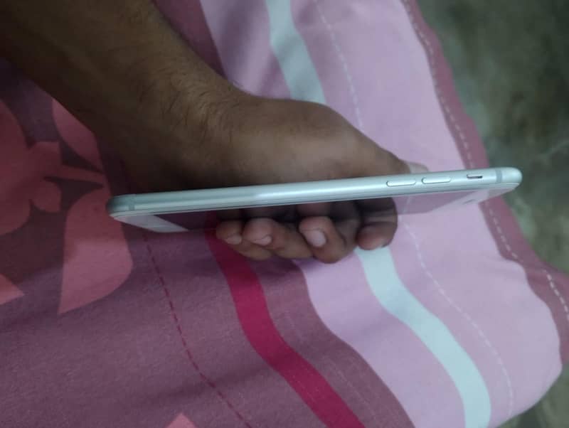 Apple iPhone 7 Plus 4