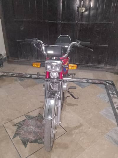 Honda CD 70 brand new condition ha boht kam Chali ha