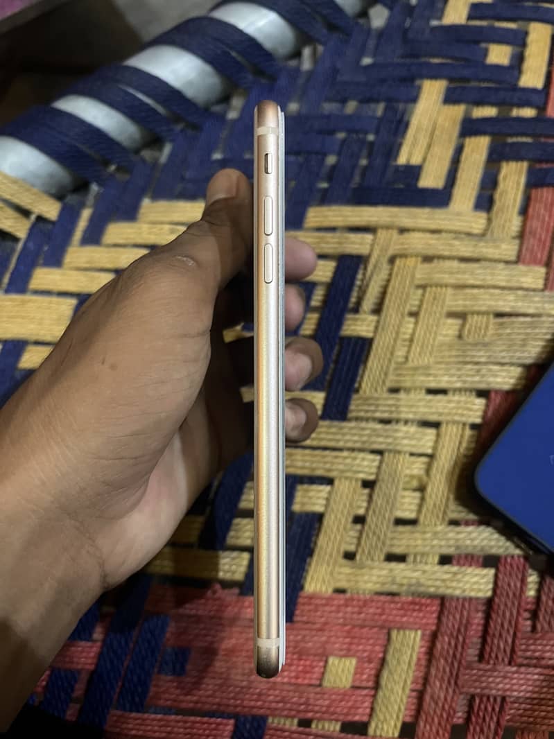 Apple iPhone 8 Plus 4