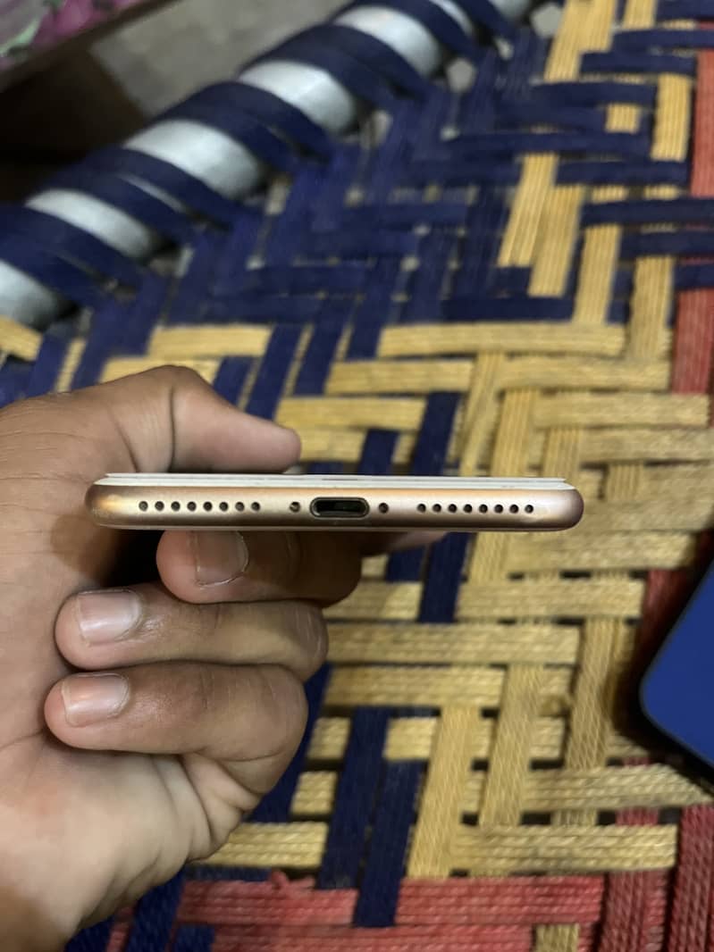 Apple iPhone 8 Plus 5