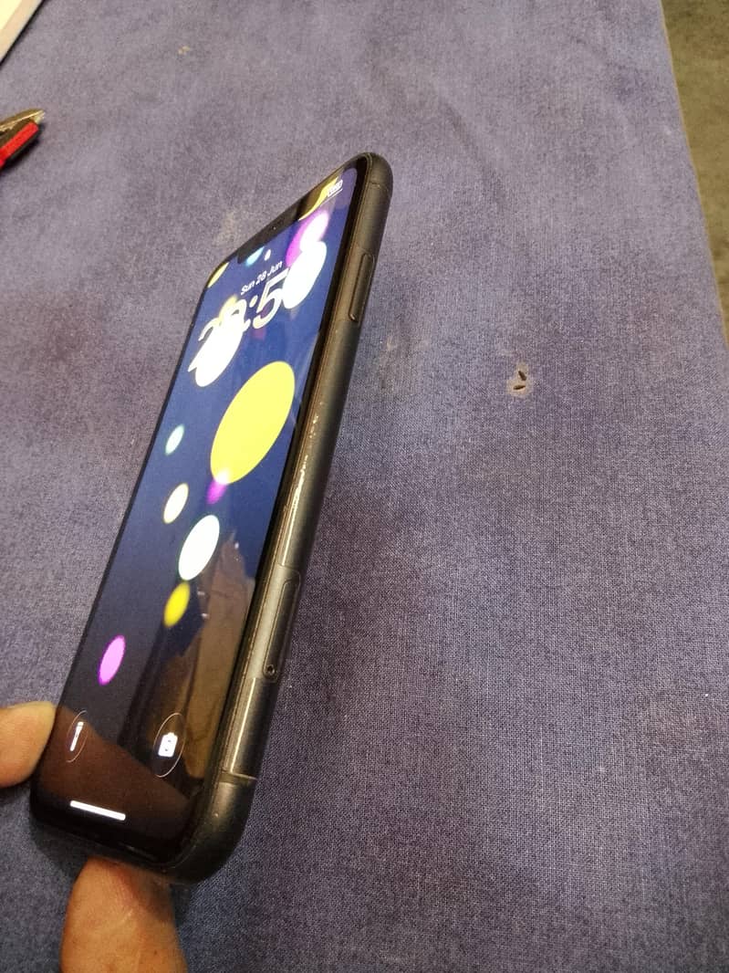 Apple iPhone 11 3