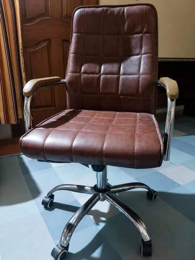EXECUTIVE CHAIR