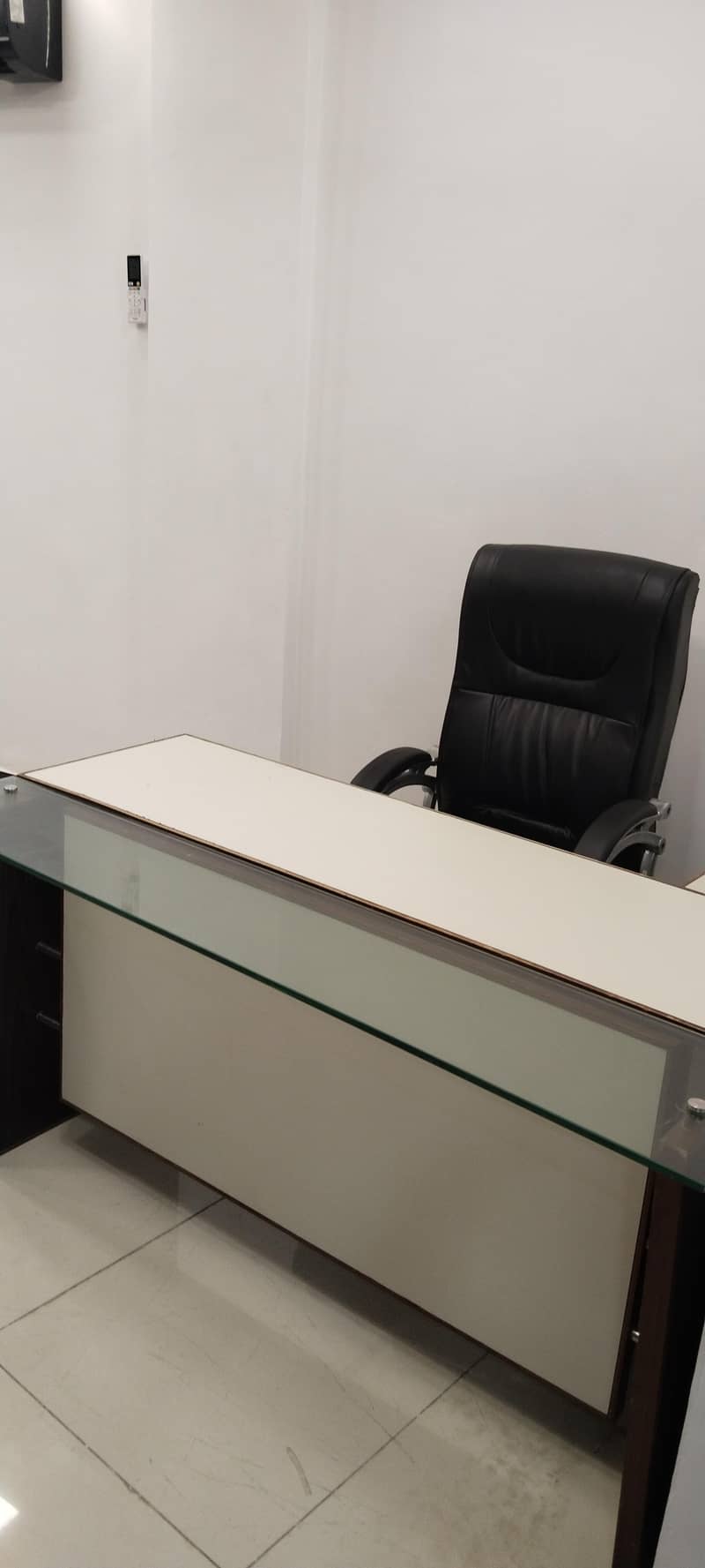 Executive Chair & Table 2