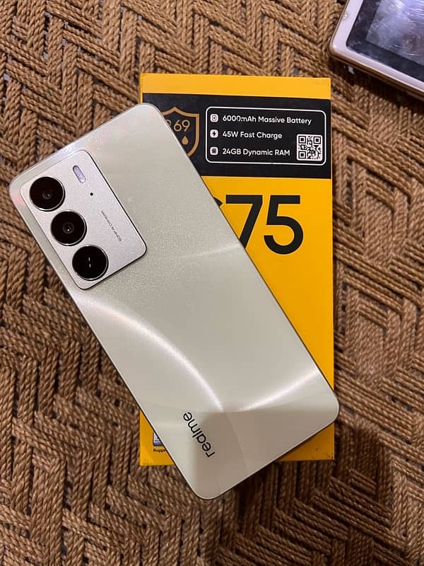 Realme C75 1