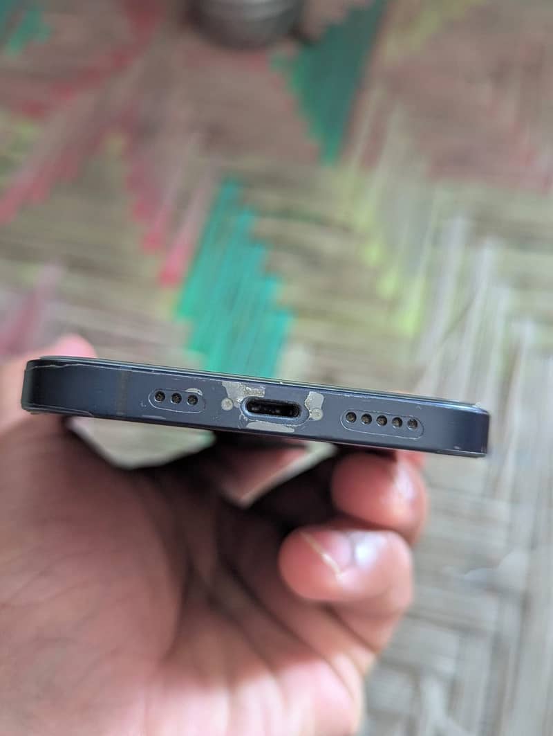 Apple iPhone 12 6