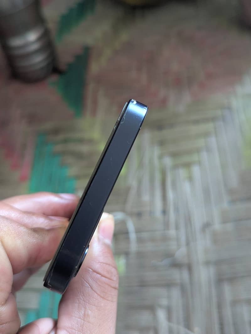 Apple iPhone 12 7