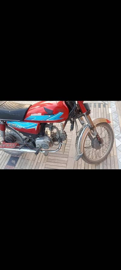 good condition bike ha hir chez ok ha engine 100 %copy later hr chezzz