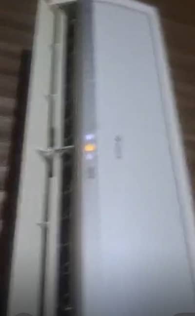 Gree 1.5 inverter AC.  100% ok with best cooling