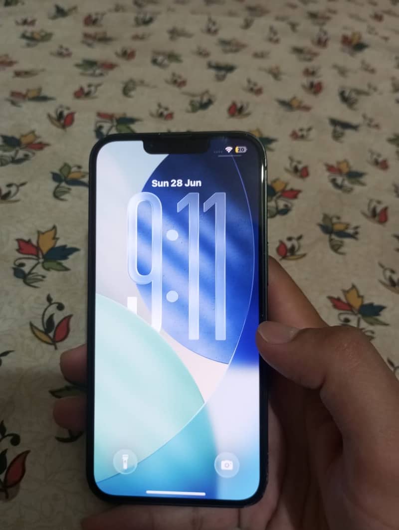 iPhone 13 0