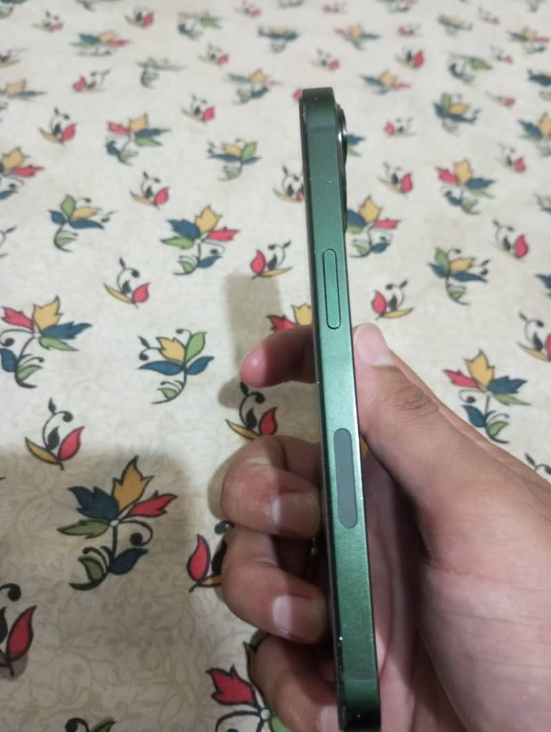 iPhone 13 3