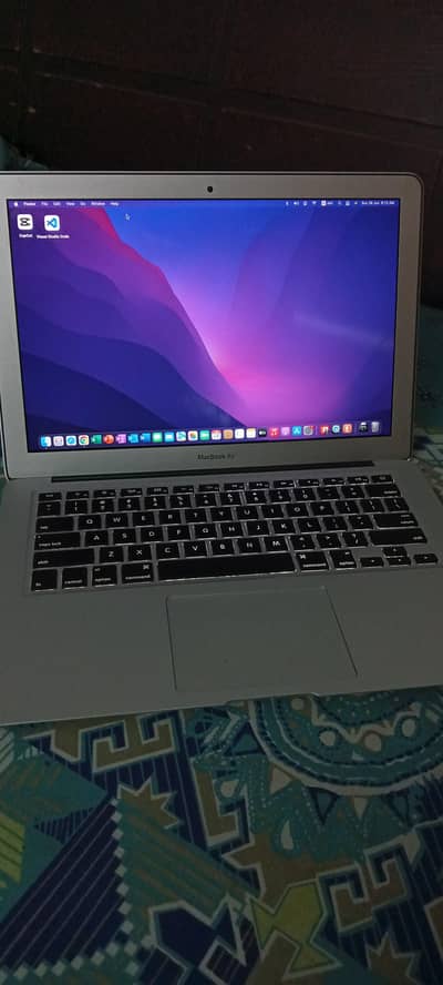 Apple Macbook Air 13'' Early 2015 - Core i7 | 8GB RAM | 128GB