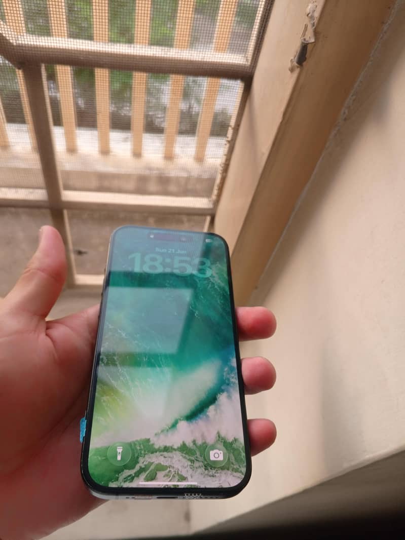 Apple iPhone 15 Pro 1