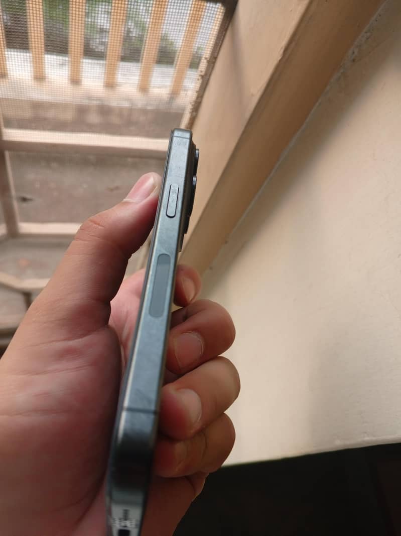 Apple iPhone 15 Pro 3