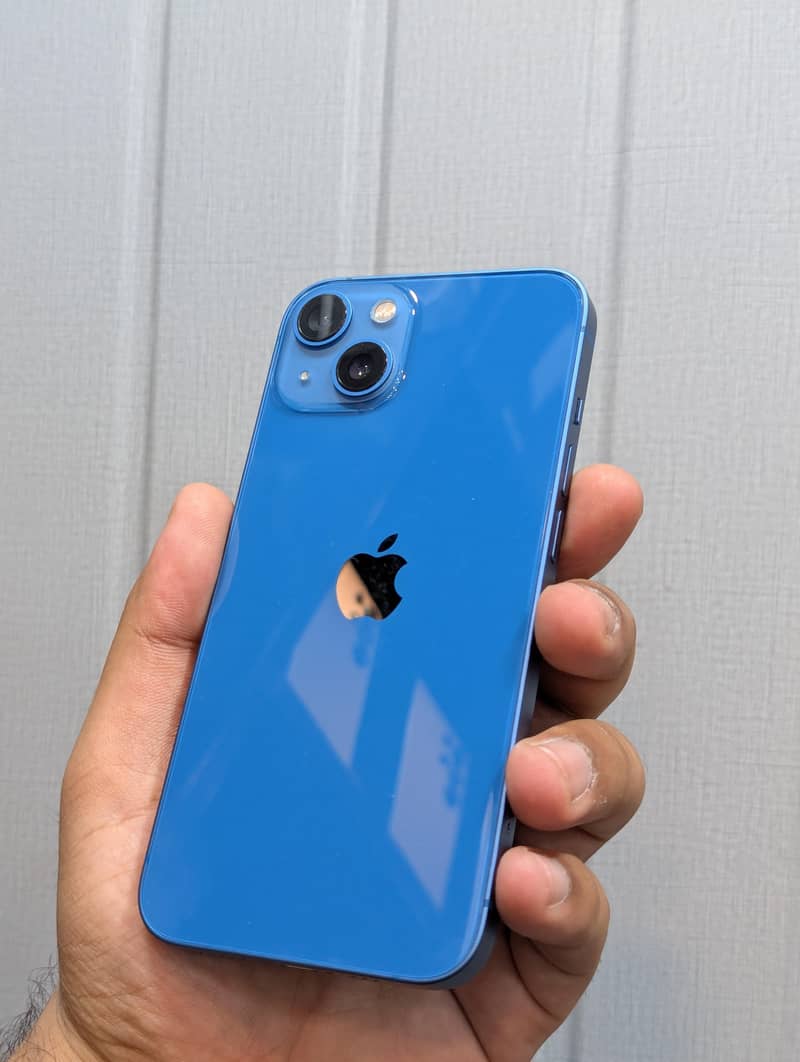 iPhone 13 4