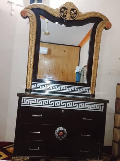 Dresser in lush condition