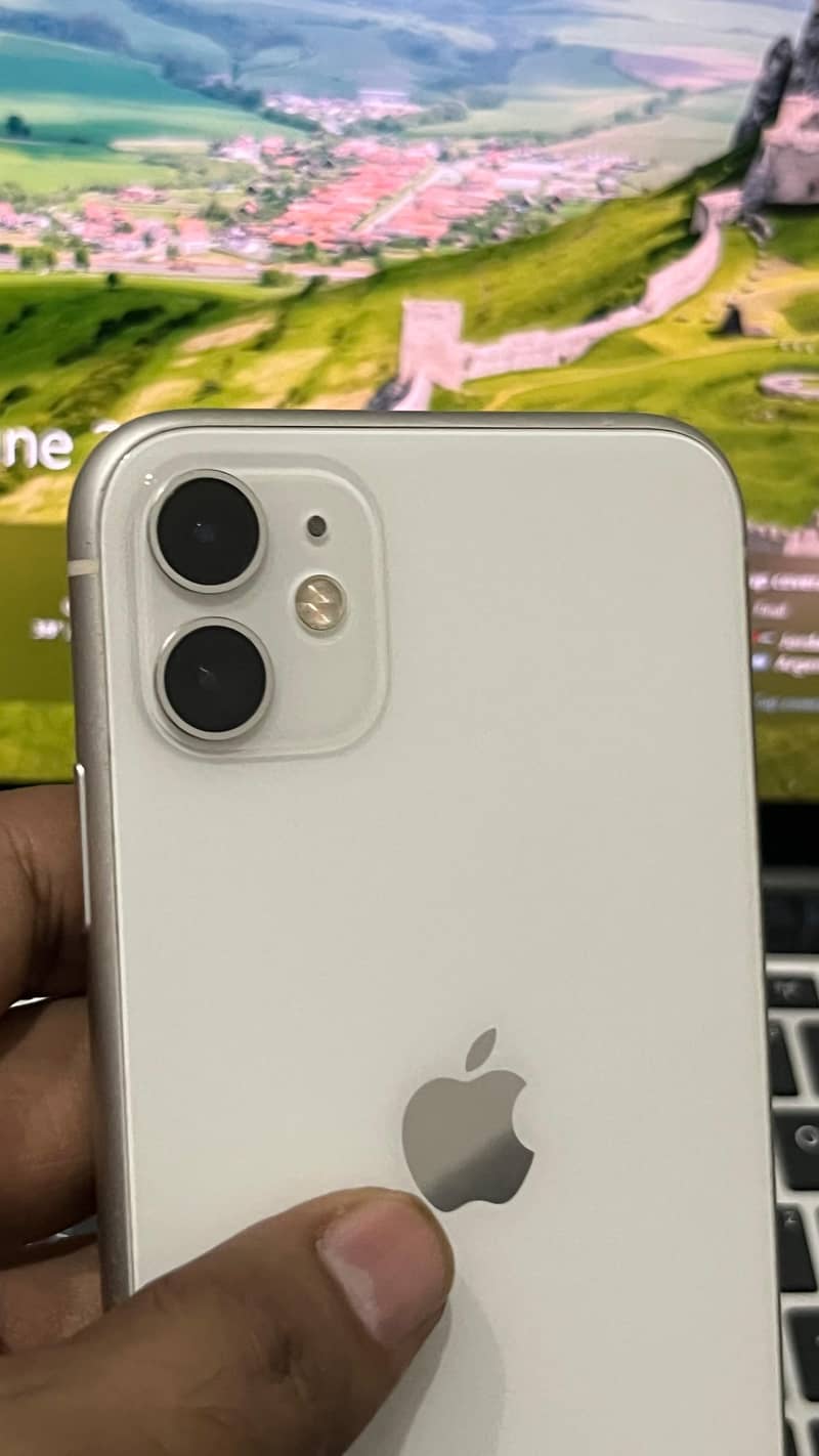 Apple iPhone 11 3