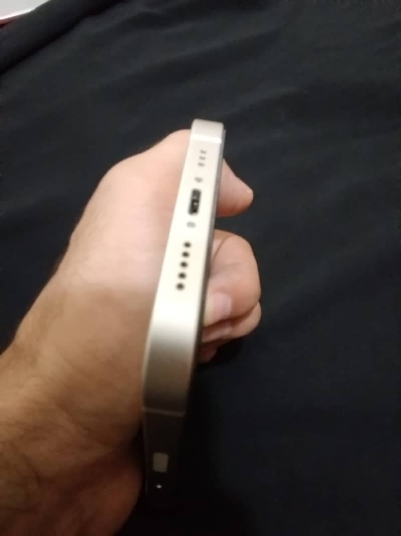 Apple iPhone 13 2