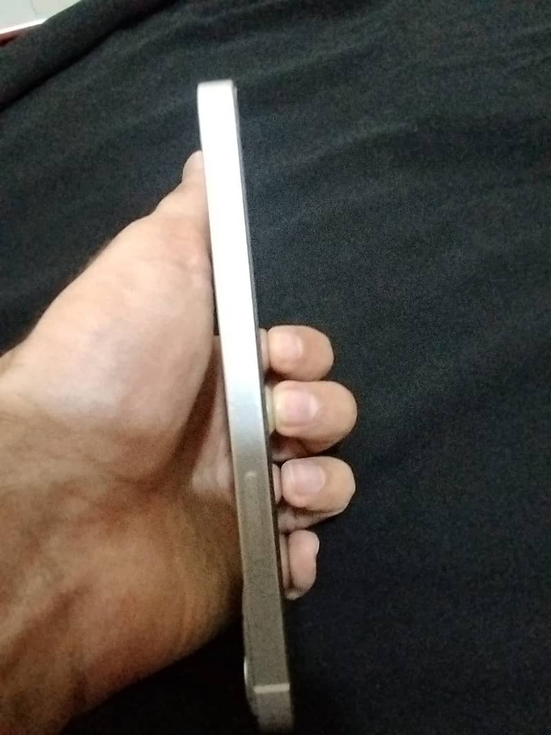 Apple iPhone 13 5