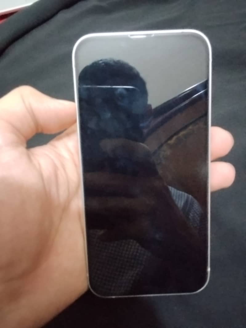 Apple iPhone 13 9