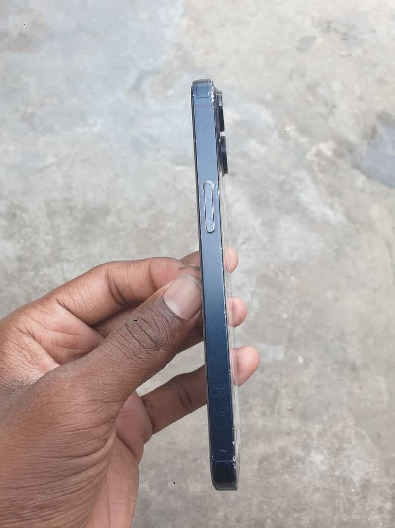 Apple iPhone 13 2