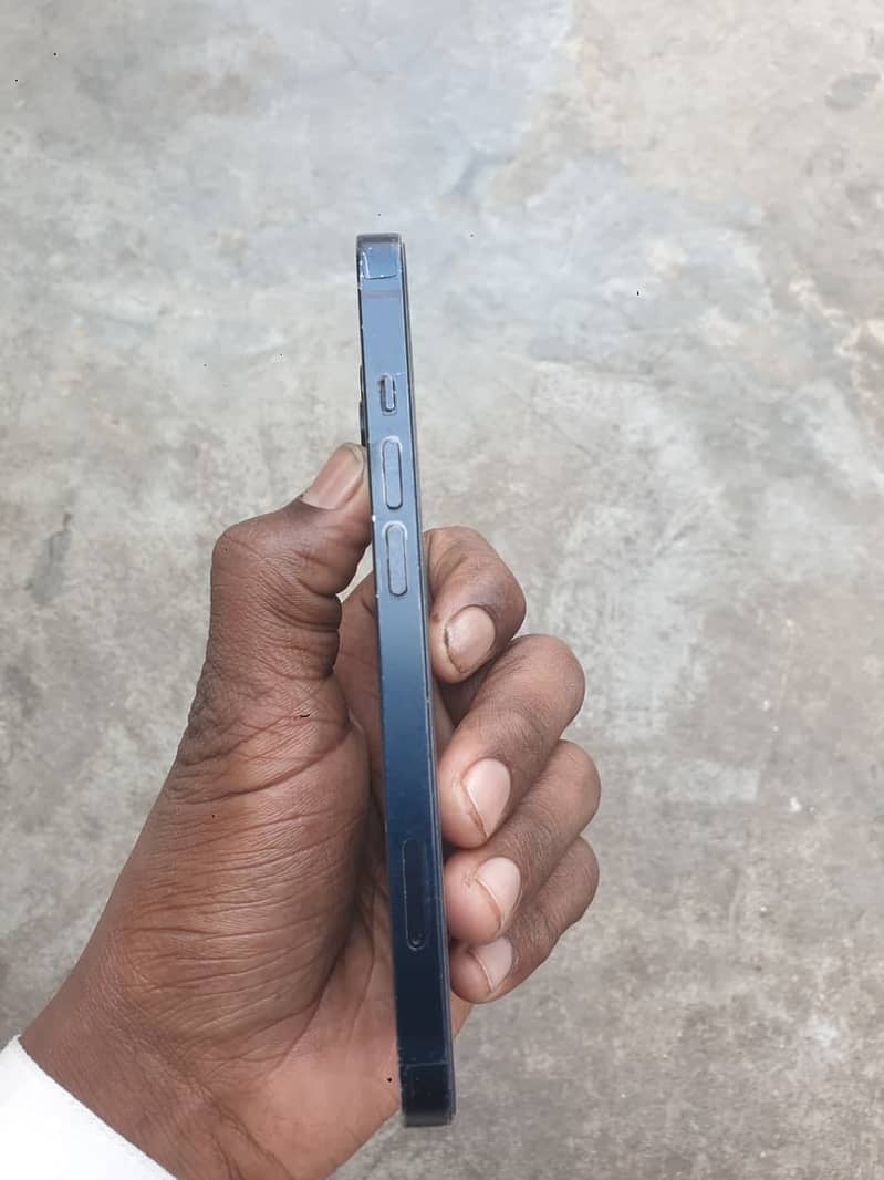 Apple iPhone 13 3